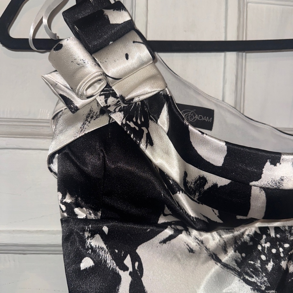 Betsy & Adam metallic floral print one shoulder gown Black and White Dress - Picture 2 of 5